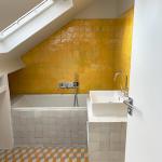Faience salle de bain zellige jaune indien format carré 10x10cm carreaux de ciment cubik